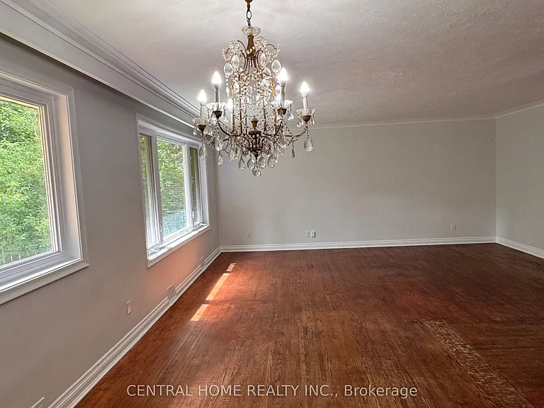 100 Burbank Dr — Photo 7