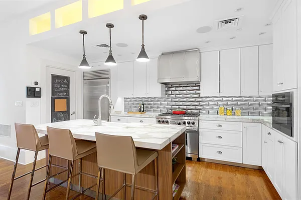 Sold by Compass | media 7