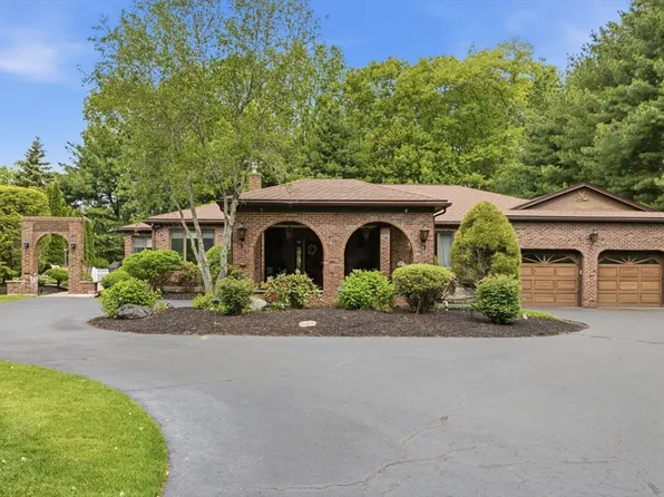 3 Driftwood Ln, Lynnfield, MA 01940