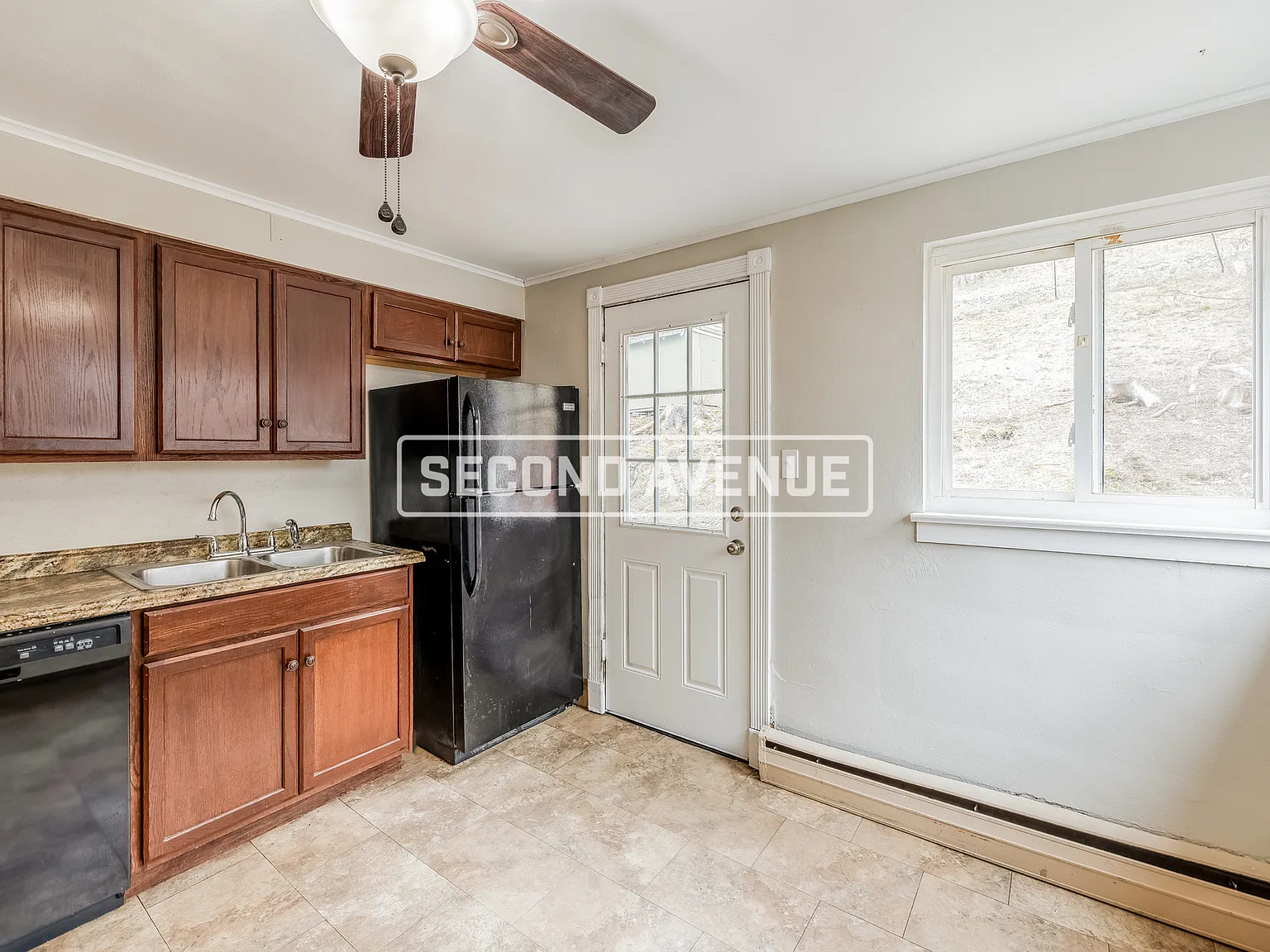 3 bed, 2.0 bath, 1637 sqft, $1,595 — Photo 3
