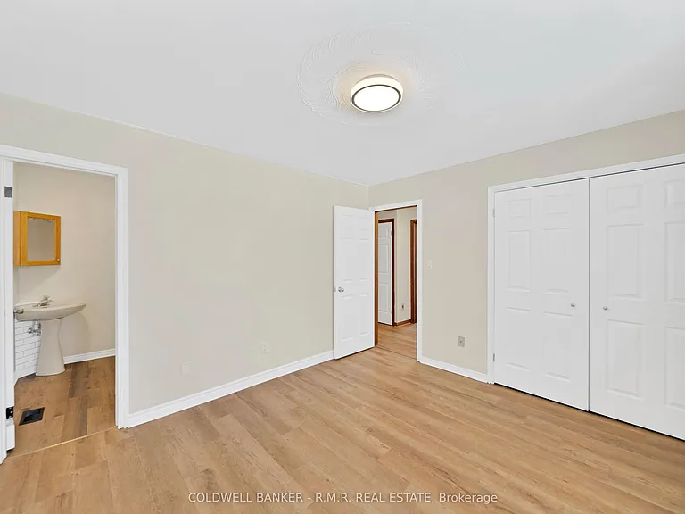 60 Albert St S — Photo 9