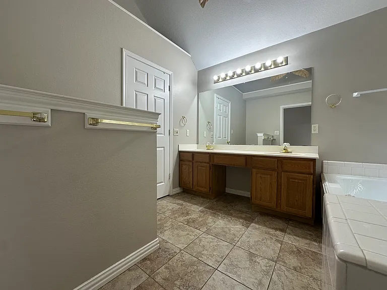 311 Eagle Point — Photo 12