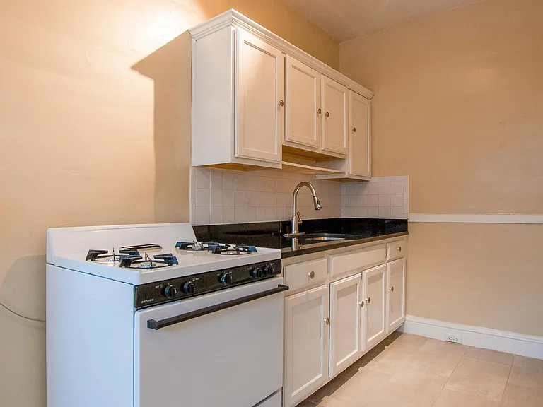 993 N Highland Ave NE #6 — Photo 6