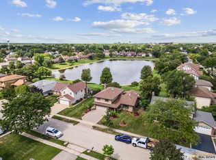 538 Northport Dr, Elk Grove Village, IL 60007