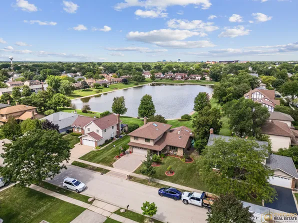 538 Northport Dr, Elk Grove Village, IL 60007