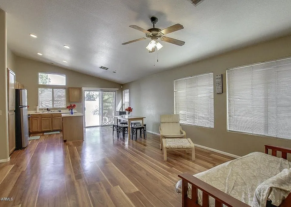 2342 E Springfield Pl