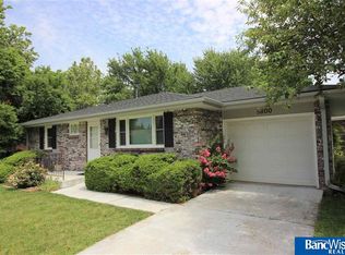 5800 Cedarwood Dr, Lincoln, NE 68506