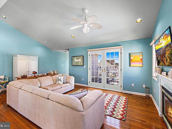 5th image of 2305 S Bay Ave #B