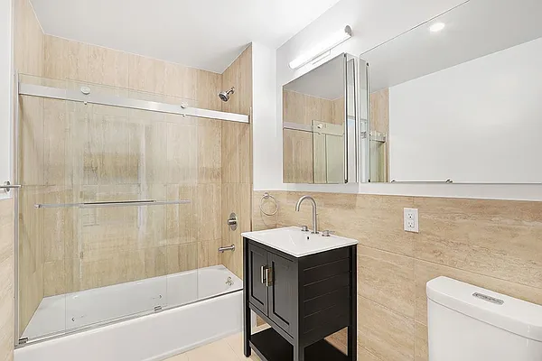 Rented by REZI | media 12