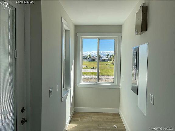 4th image of 561 NW Chipshot Ln