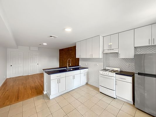 4th image of 158 E 124th St #3