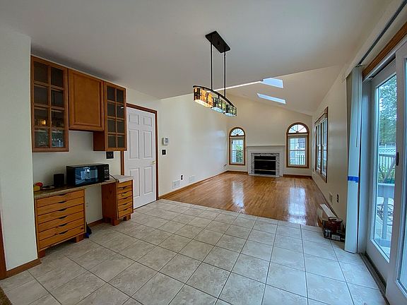 Dine-in kitchen