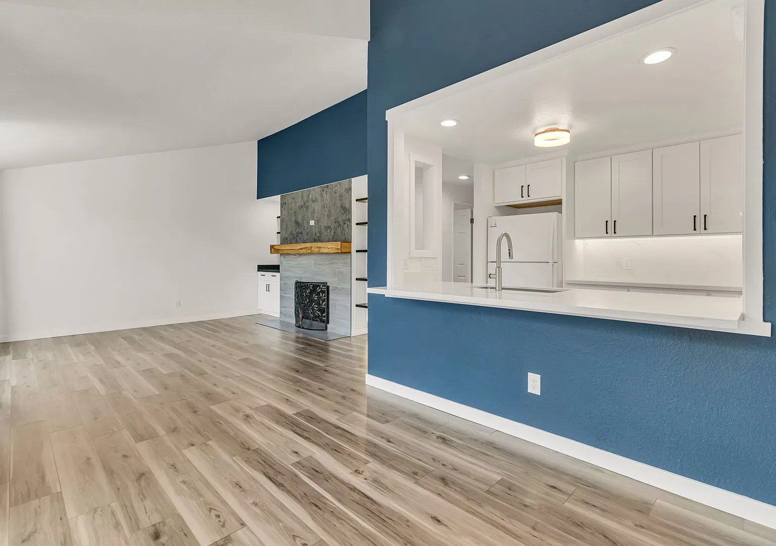 Kurth - 1327 S Puget Dr — Photo 4