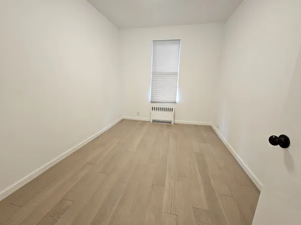 504 Midwood Street image 4 of 6