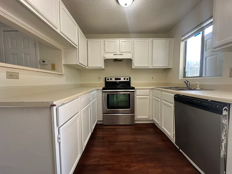 10500 Lake June Rd #E07 — Photo 3