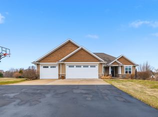 3383 Hawkeye Ct, Suamico, WI 54313