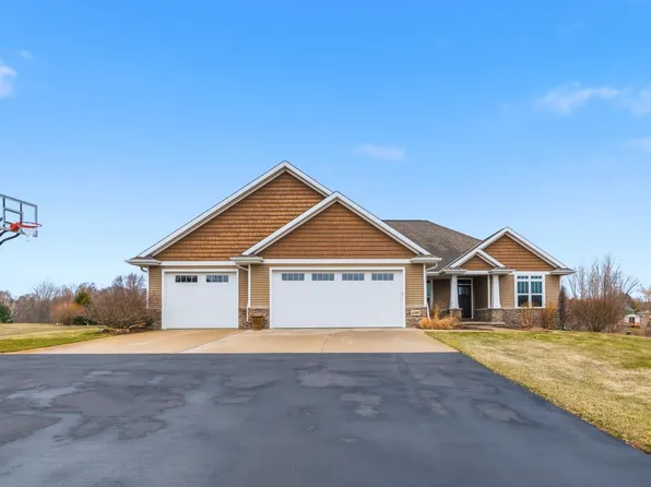 3383 Hawkeye Ct, Suamico, WI 54313
