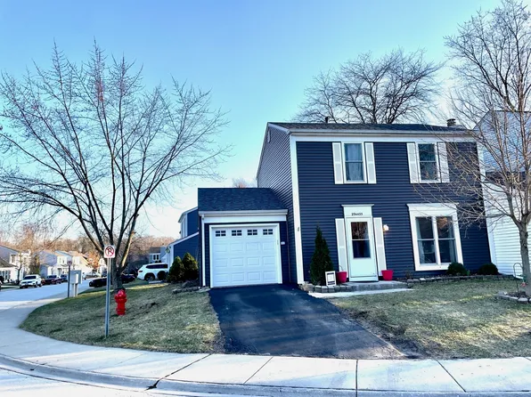 29W455 Blackthorn Ln, Warrenville, IL 60555