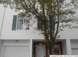 117 Jamie Ln, Staten Island, NY 10312
