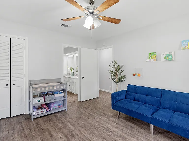 412 E Northgate Dr — Photo 12