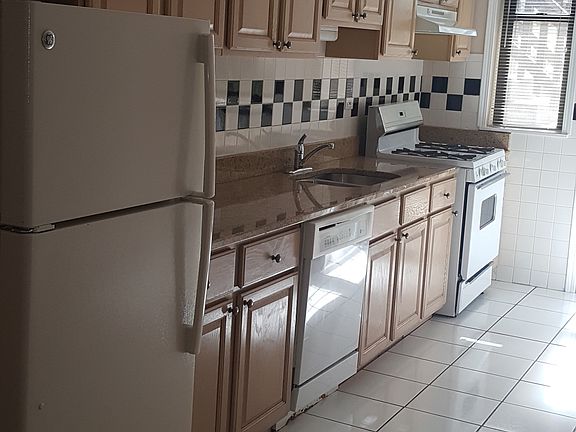 3rd image of 5201 S Woodlawn Ave APT 2