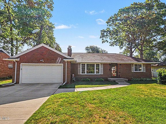 2nd image of 4854 Clover Ln