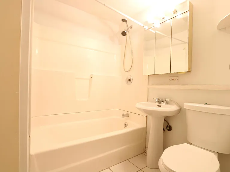 719 S Loomis St #GRD — Photo 12
