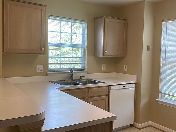 3rd image of 184 Kendrick Pl APT 26