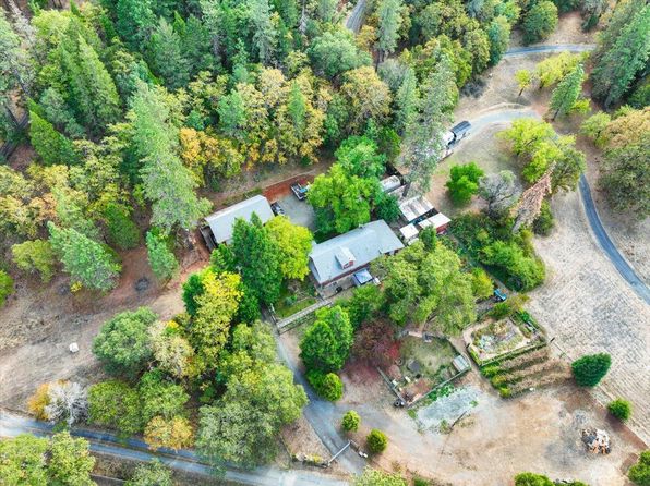 1711 Pleasant Valley Rd, Merlin, OR 97532