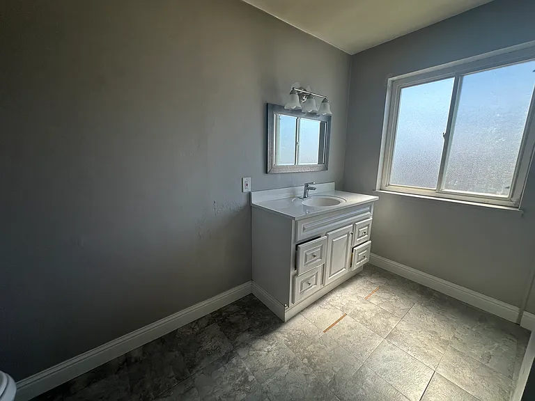 523 San Mateo Ave — Photo 8