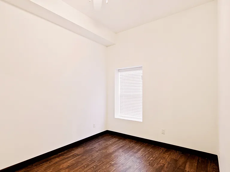 800 S Robberson Ave — Photo 19
