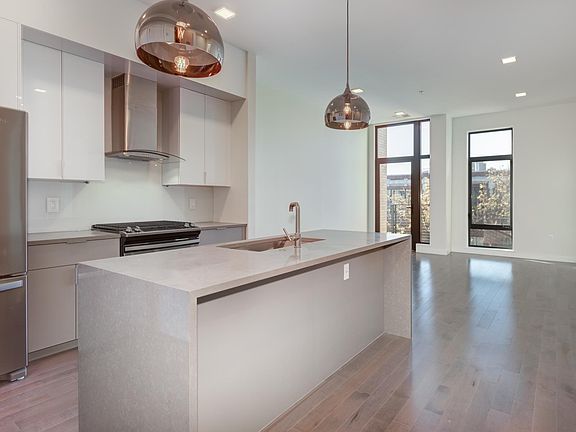 5th image of 4101 Laclede Ave #414