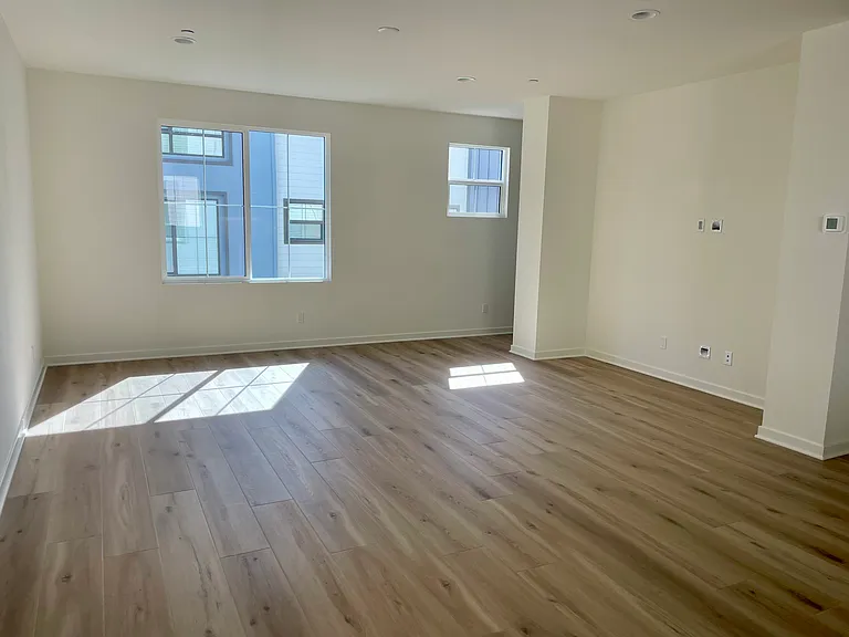 2577 Delphinium Ln — Photo 5