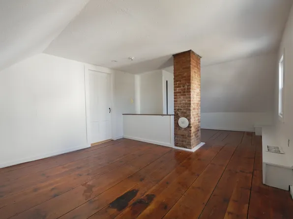 28 Market St #3, Amesbury, MA 01913