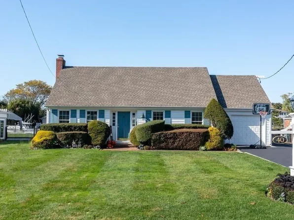 40 Sunset Drive, Sayville, NY 11782