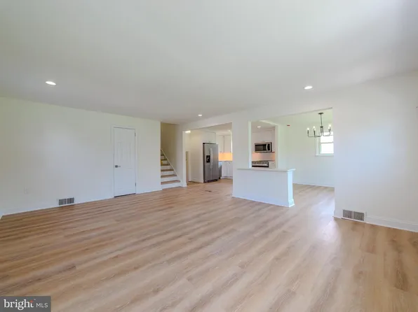 2989 Eastburn Ave, Broomall, PA 19008