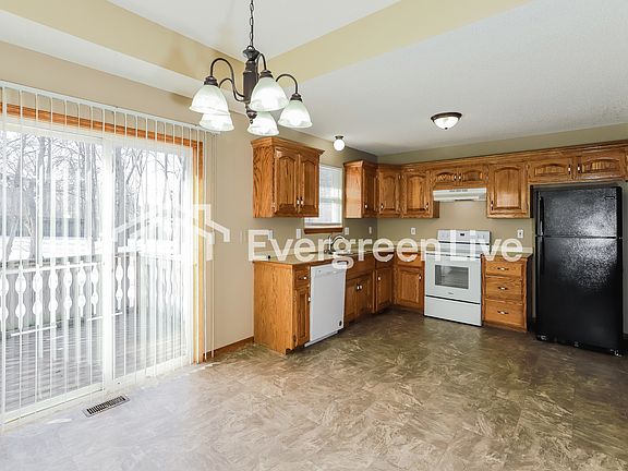3rd image of 11024 N Kenwood Ave