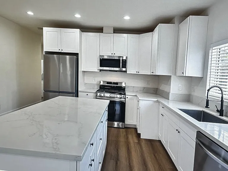 230 N Burlington Ave #A — Photo 8