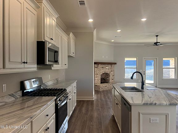 5th image of 502 Silver Hill Dr
