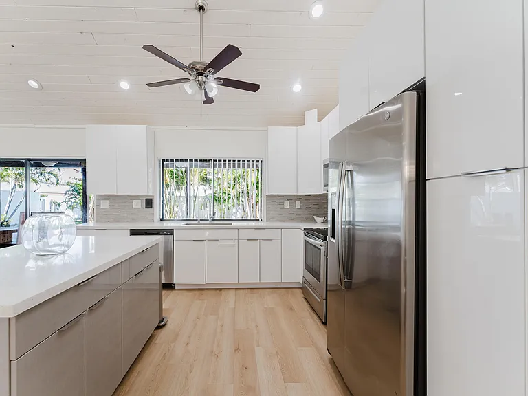 665 Jeffery St — Photo 10