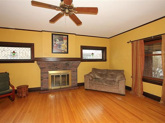 5th image of 612 Beloit Ave
