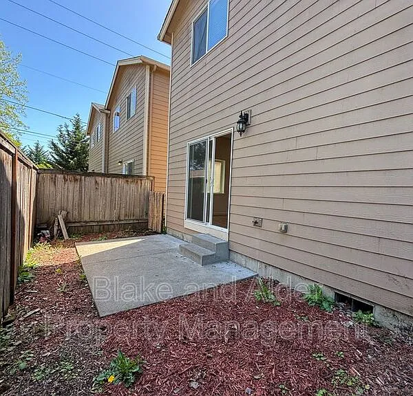 345 Norway St NE — Photo 43