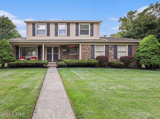4287 Washington Crescent Dr, Troy, MI 48085