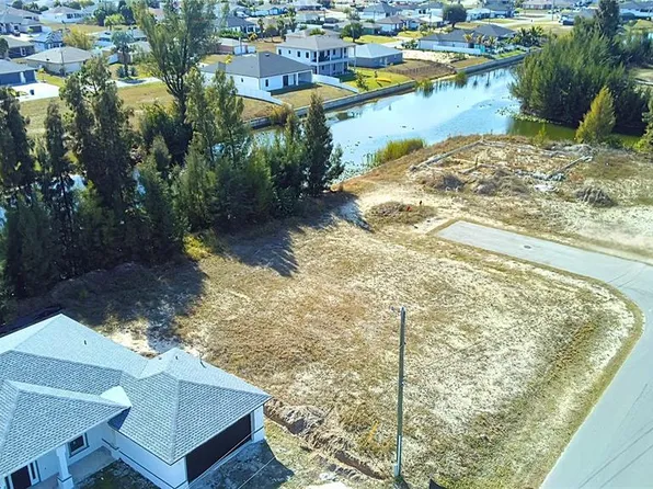 122 NE 9th St Lot 83, Cape Coral, FL 33909
