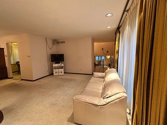 4th image of 532 S Blackstone Ave