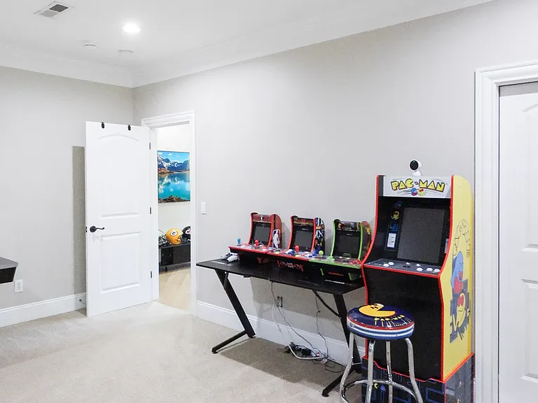 9805 Strike The Gold Ln — Photo 32