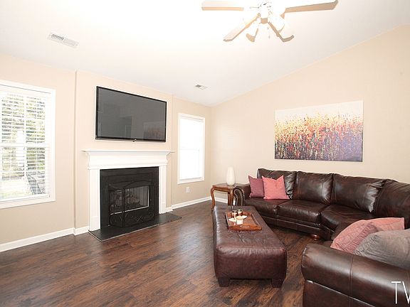 3rd image of 12913 Planters Row Dr
