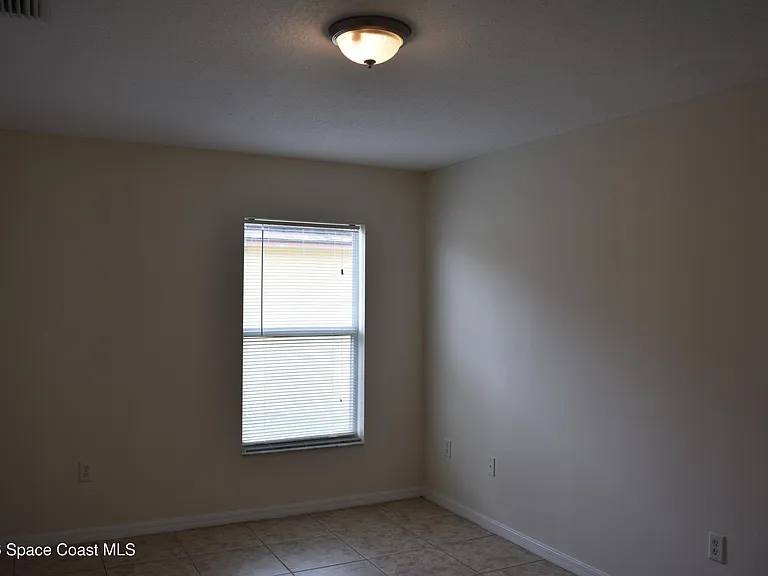 334 Bordeaux Ave NE — Photo 37