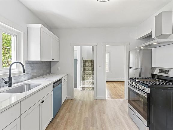 3rd image of 35 Lawrence St