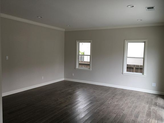 3rd image of 221 San Benito Ave
